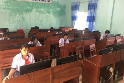 ảnh hoạt động thi Olympic tiếng Anh trên mạng cấp trường